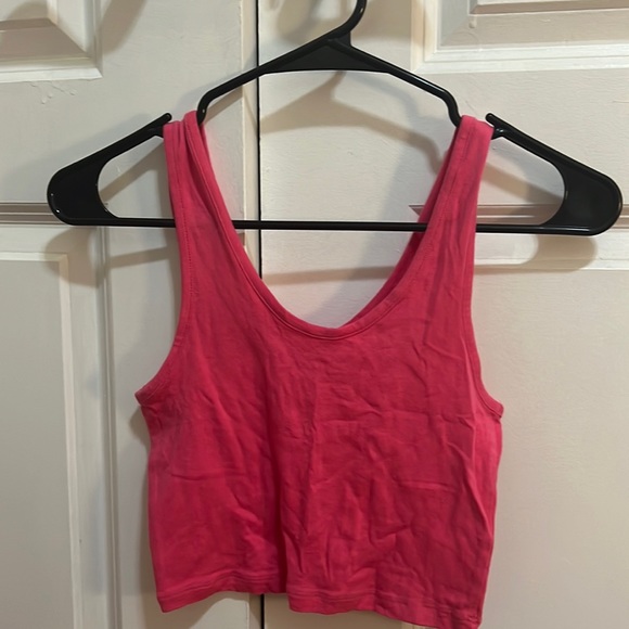 Pink tank top crop top. - Picture 1 of 2